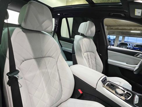 Used 2025 BMW X5 xDrive40i w/ M Sport Package image 27