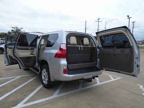 Used 2010 Lexus GX 460 image 27