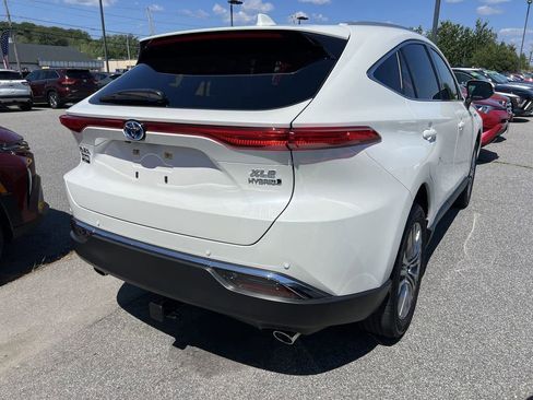 Used 2021 Toyota Venza XLE image 6