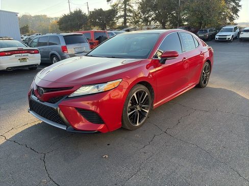 Used 2020 Toyota Camry XSE image 3