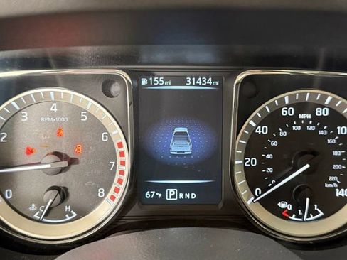 Used 2018 Nissan Titan SV RWD image 14