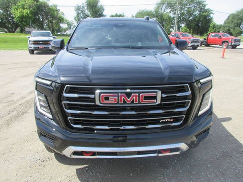 New 2026 GMC Yukon AT4 AWD/4WD image 10
