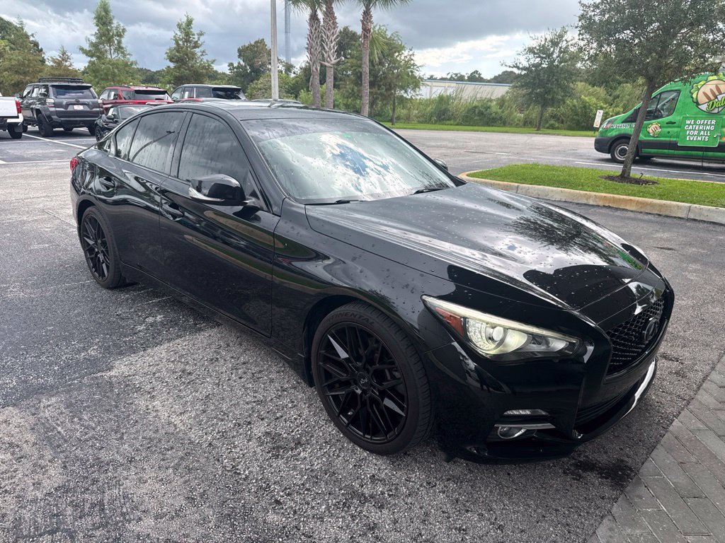 Used 2017 INFINITI Q50 Signature Edition w/ All Weather Package (L93) RWD image 2