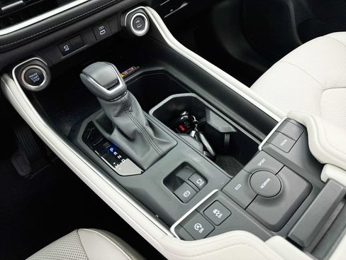 Used 2025 Toyota Grand Highlander FWD image 28