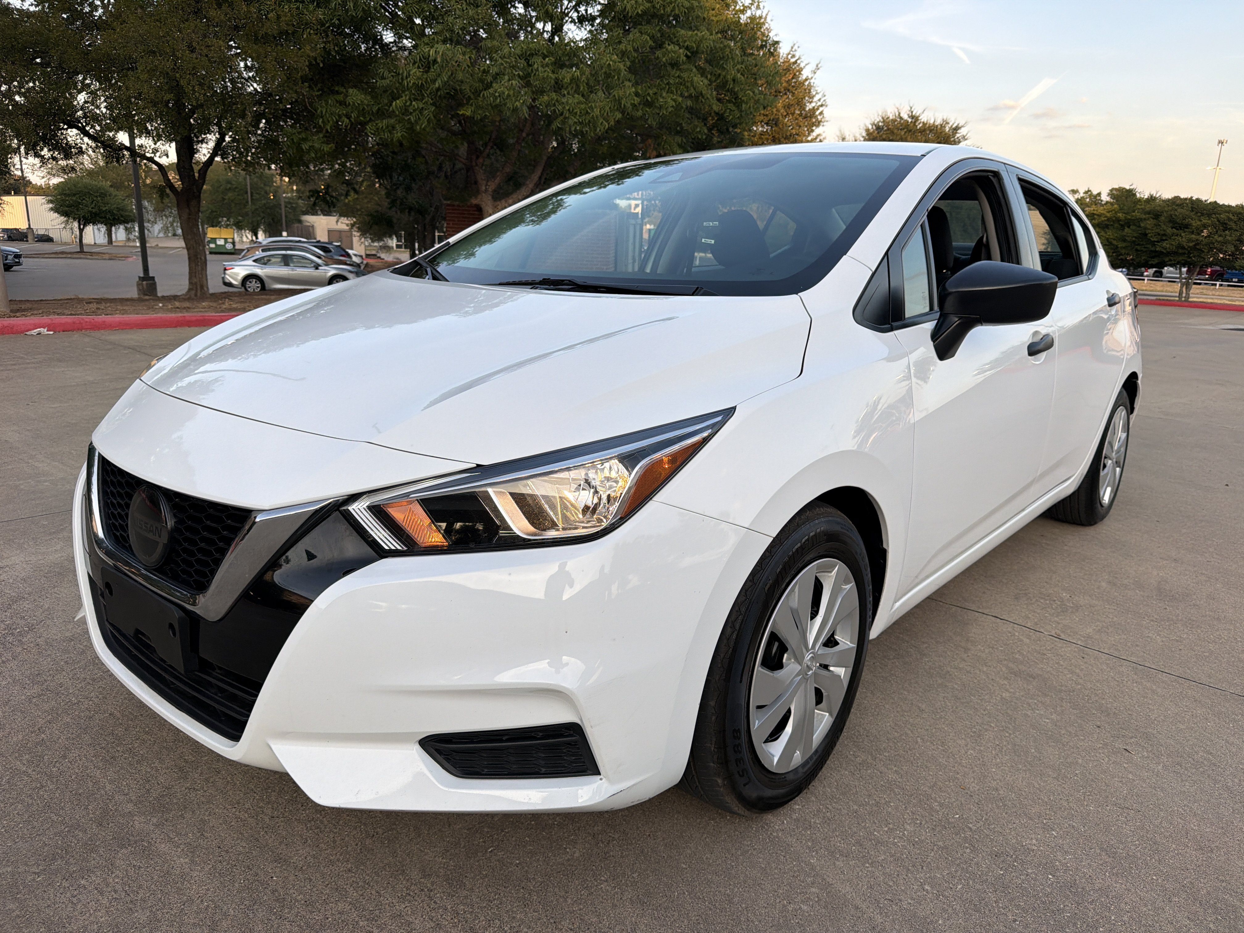 Used 2021 Nissan Versa S FWD image 3