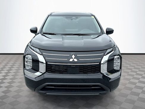 New 2026 Mitsubishi Outlander ES image 2