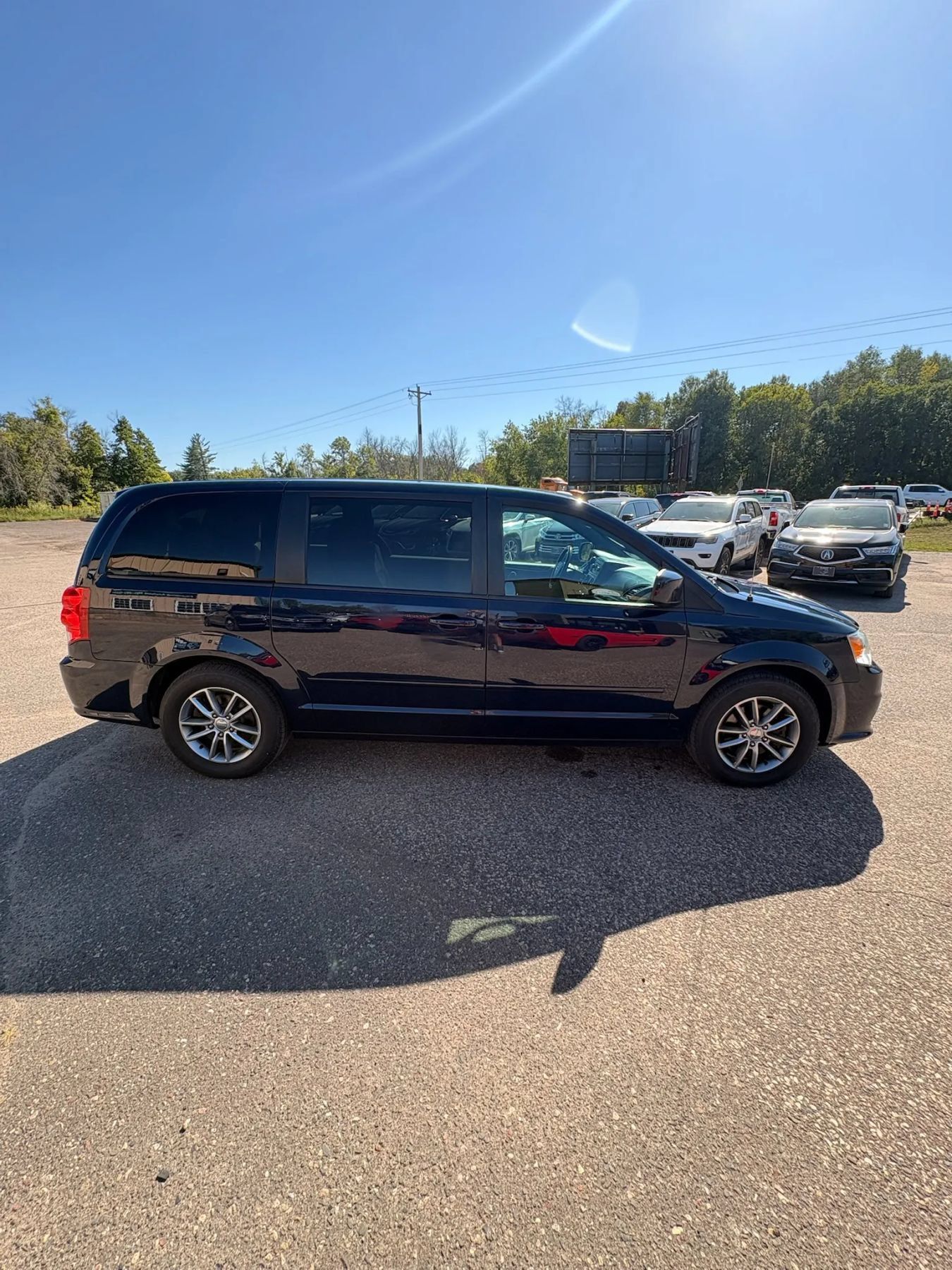 Used 2016 Dodge Grand Caravan SE FWD image 4