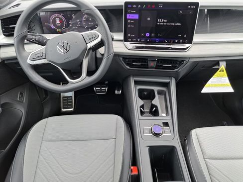 New 2026 Volkswagen Tiguan SE R-Line FWD image 18