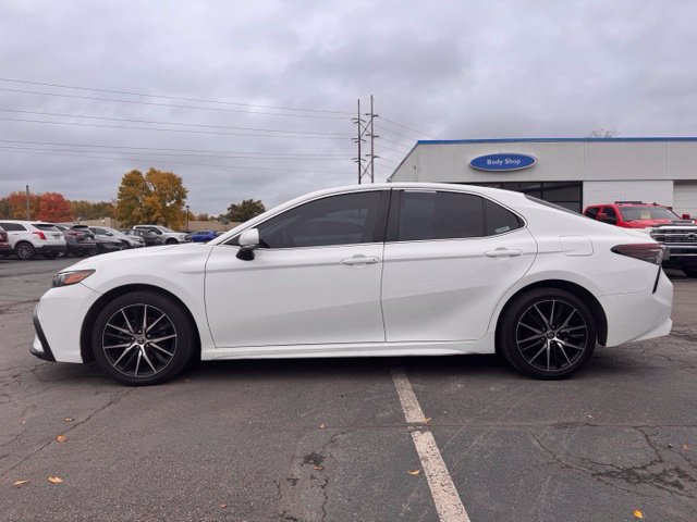 Used 2023 Toyota Camry SE FWD image 5