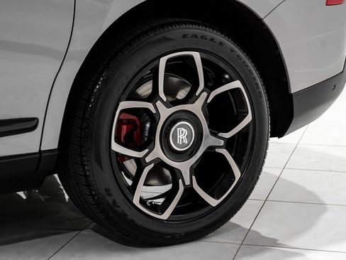 Used 2023 Rolls-Royce Cullinan Black Badge w/ Driver's Package image 76