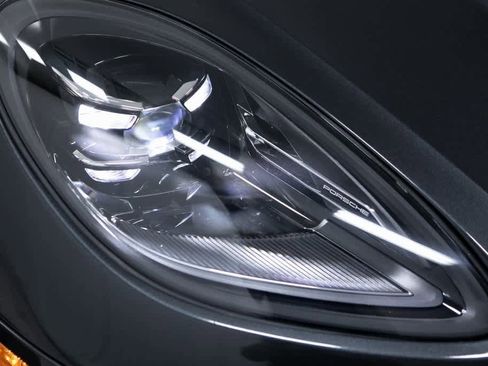 Certified 2022 Porsche Macan image 33