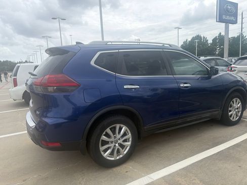 Used 2019 Nissan Rogue SV FWD image 4