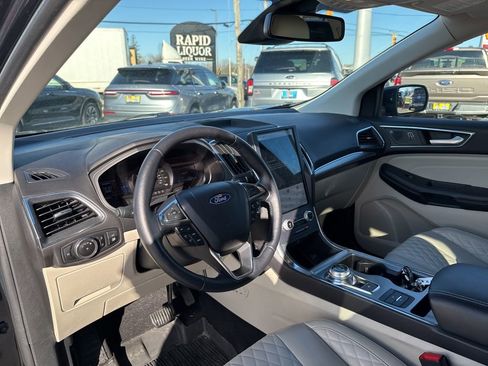 Used 2023 Ford Edge Titanium image 10