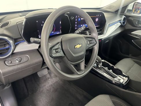 Used 2024 Chevrolet Trax LT FWD image 11