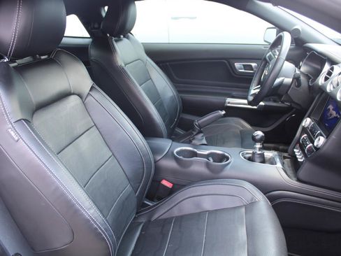 Used 2021 Ford Mustang GT Premium w/ Equipment Group 401A RWD image 4