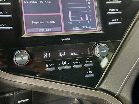 Used 2020 Toyota Camry SE w/ Carpet Mat Package image 15