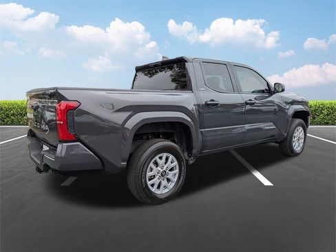 Used 2025 Toyota Tacoma SR5 image 4
