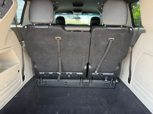 Used 2017 Dodge Grand Caravan SXT image 14