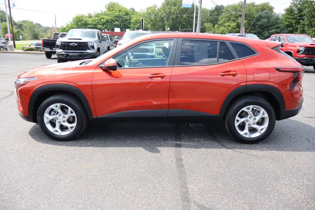 Used 2024 Chevrolet Trax LS w/ LS Convenience Package FWD image 26