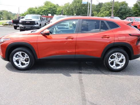 Used 2024 Chevrolet Trax LS w/ LS Convenience Package FWD image 26