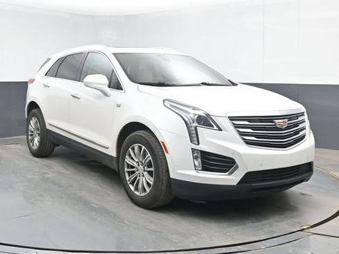 Used 2017 Cadillac XT5 Luxury w/ Driver Awareness Package FWD image 2