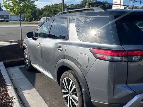 Used 2024 Nissan Pathfinder Platinum AWD/4WD image 7