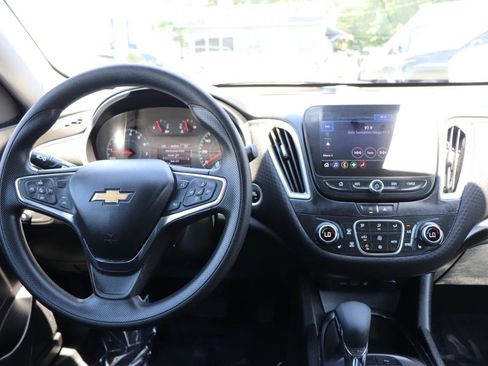 Used 2025 Chevrolet Malibu LT FWD image 17