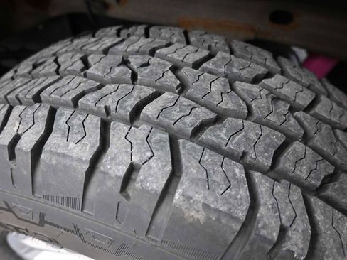 Used 2019 GMC Sierra 1500 SLE w/ SLE Value Package image 26