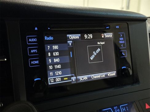 Used 2015 Toyota Sienna LE image 13