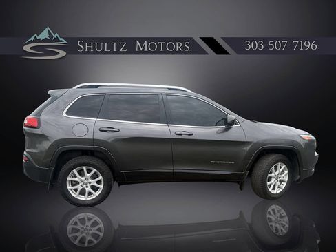 Used 2018 Jeep Cherokee Latitude Plus w/ Cold Weather Group AWD/4WD image 7