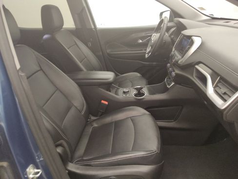 Used 2024 GMC Terrain SLT image 21