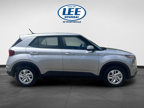 Certified 2026 Hyundai Venue SE FWD image 3