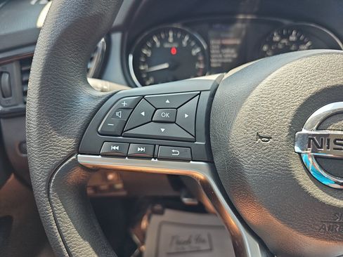Used 2018 Nissan Rogue S AWD/4WD image 14