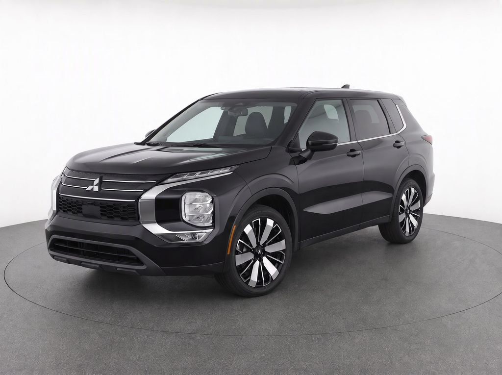 Used 2025 Mitsubishi Outlander SE FWD image 3