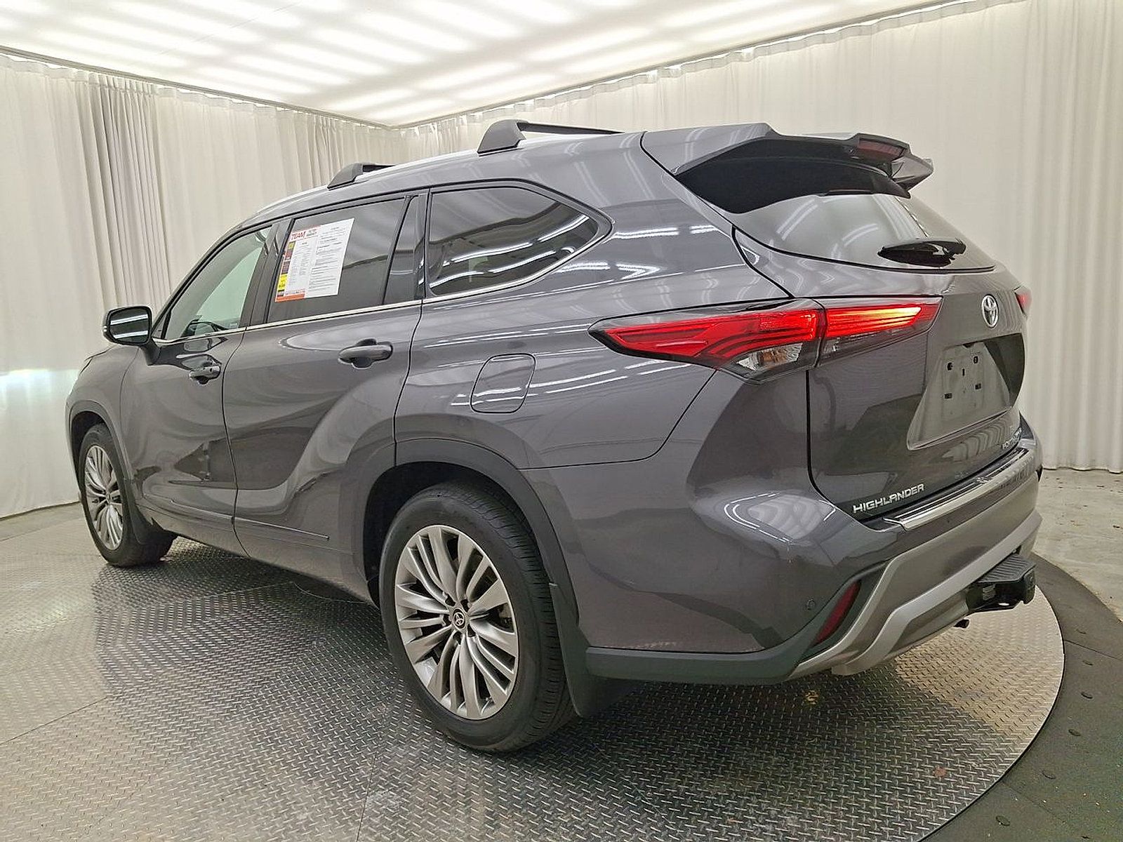 Used 2022 Toyota Highlander Platinum AWD/4WD image 25