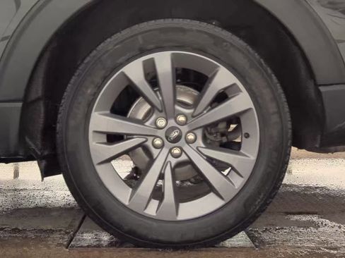 Used 2023 Ford Explorer XLT w/ Equipment Group 202A image 13