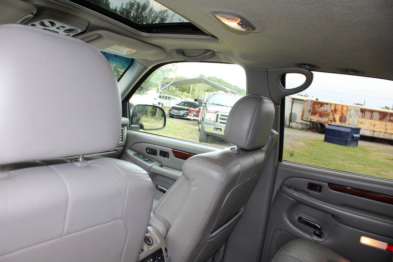 Used 2002 Cadillac Escalade AWD image 32