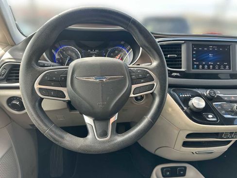 Used 2021 Chrysler Voyager Lxi image 10