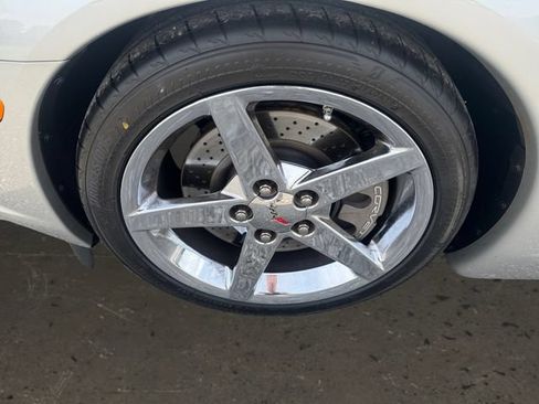 Used 2007 Chevrolet Corvette Coupe w/ Preferred Equipment Group RWD image 9