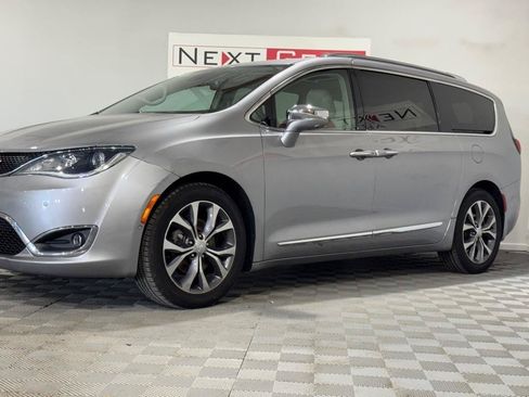 Used 2017 Chrysler Pacifica Limited w/ Advanced Safetytec Group FWD image 5