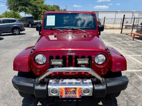 Used 2012 Jeep Wrangler Unlimited Sahara w/ Dual Top Group AWD/4WD image 8