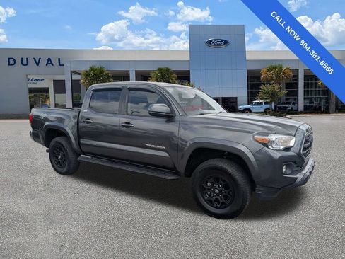 Used 2019 Toyota Tacoma SR5 RWD image 2