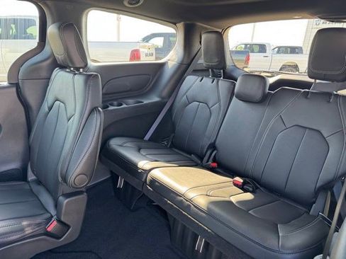 New 2026 Chrysler Pacifica Select FWD image 31