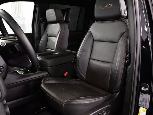 Used 2024 Chevrolet Suburban High Country AWD/4WD image 27