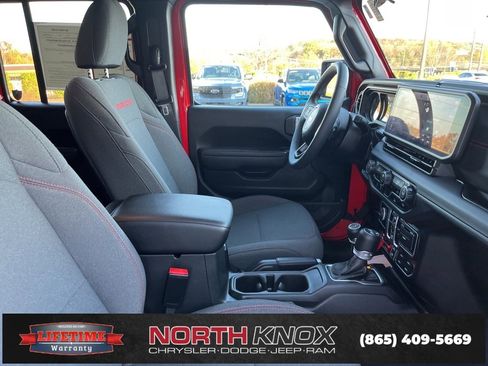 Used 2025 Jeep Wrangler Rubicon image 25