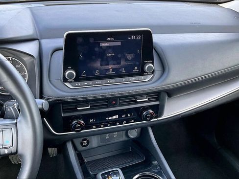 Used 2025 Nissan Rogue SV image 6