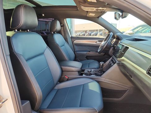 Used 2022 Volkswagen Atlas Cross Sport SEL R-Line image 15