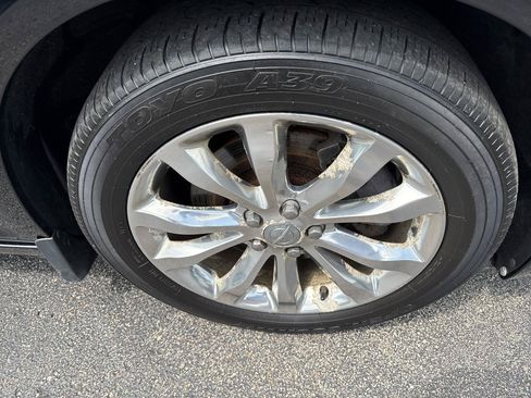 Used 2017 Chrysler 300 C w/ Safetytec Plus Group AWD/4WD image 13