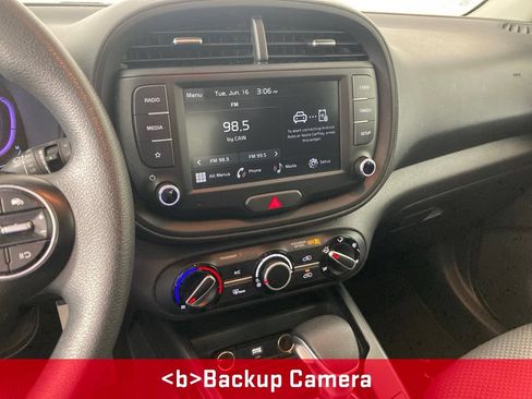 Used 2025 Kia Soul LX w/ LX Technology Package FWD image 2