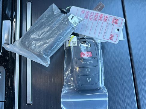 Used 2025 Toyota Sequoia Platinum image 22